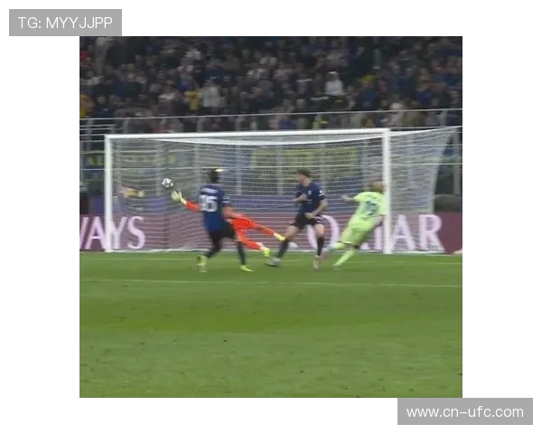 洛杉矶FC门将克雷皮奥状态神勇，屡次做出关键扑救